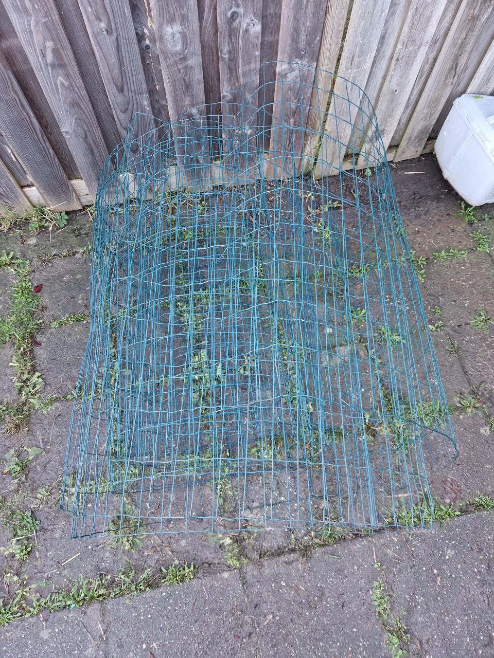 Kippengaas in goede staat, ongeveer 25 meter totaal