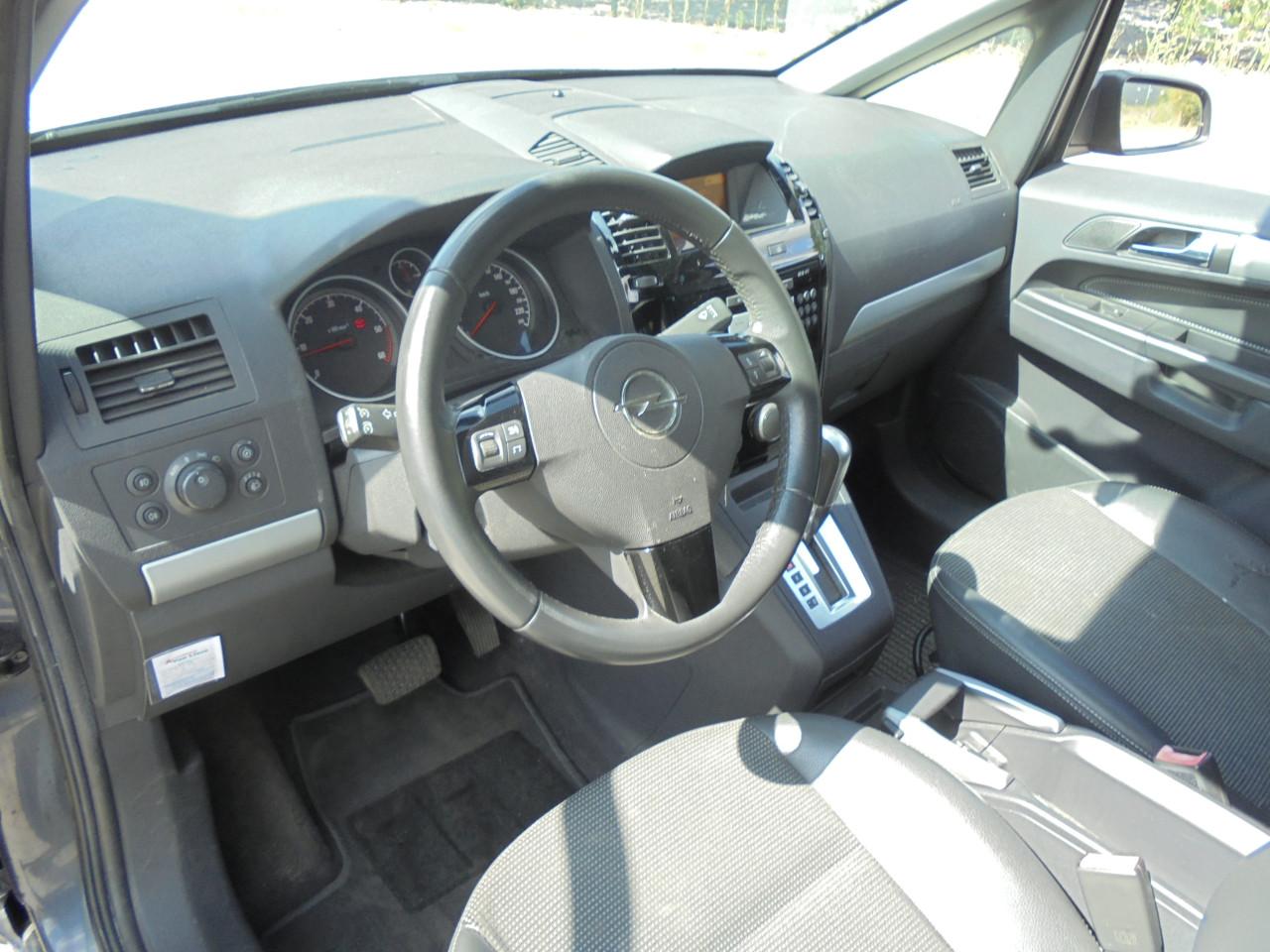 Zafira 1.9 CDTi Cosmo AUTOMAAT bouwjaar 2009 eerste eigenaar Apk Juli 2027