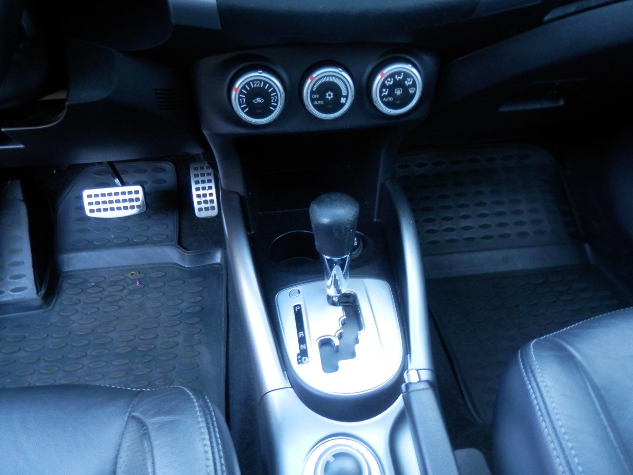 Auto Garant Biedt Aan: Mitsubishi Outlander 2.4 Instyle Automaat