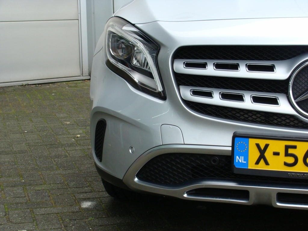 Mercedes-Benz Gla-klasse 180 premium urban