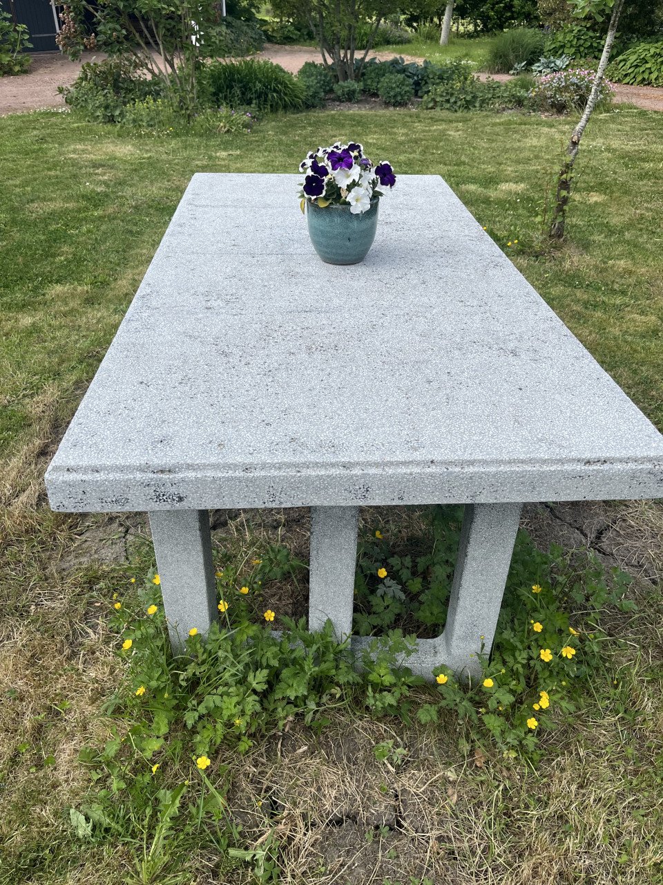 Natuurstenen tuintafel