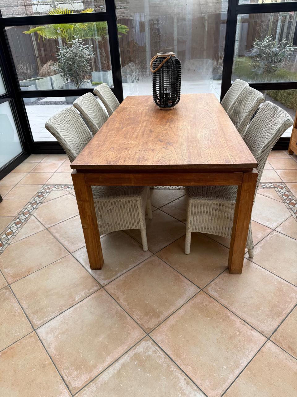 Teak houten tafel met 6 stoelen