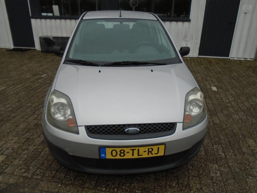 Ford Fiesta 1.3-8v champion