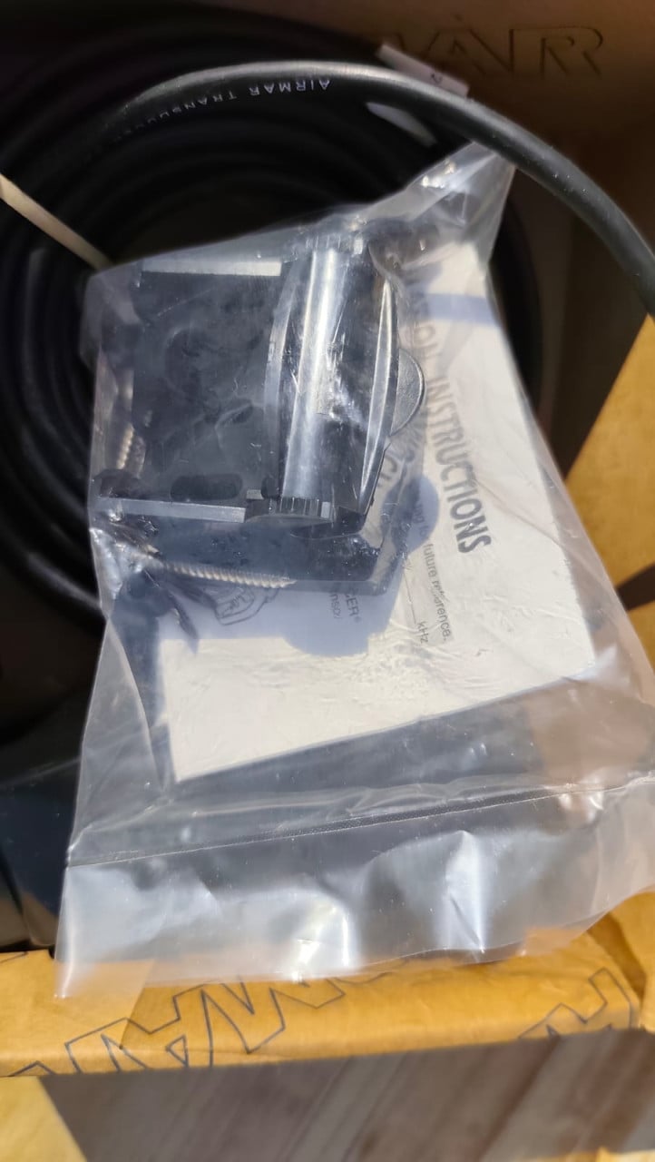 Airmar P66 Dual-Beam spiegeltransducer diepte snelheid temp