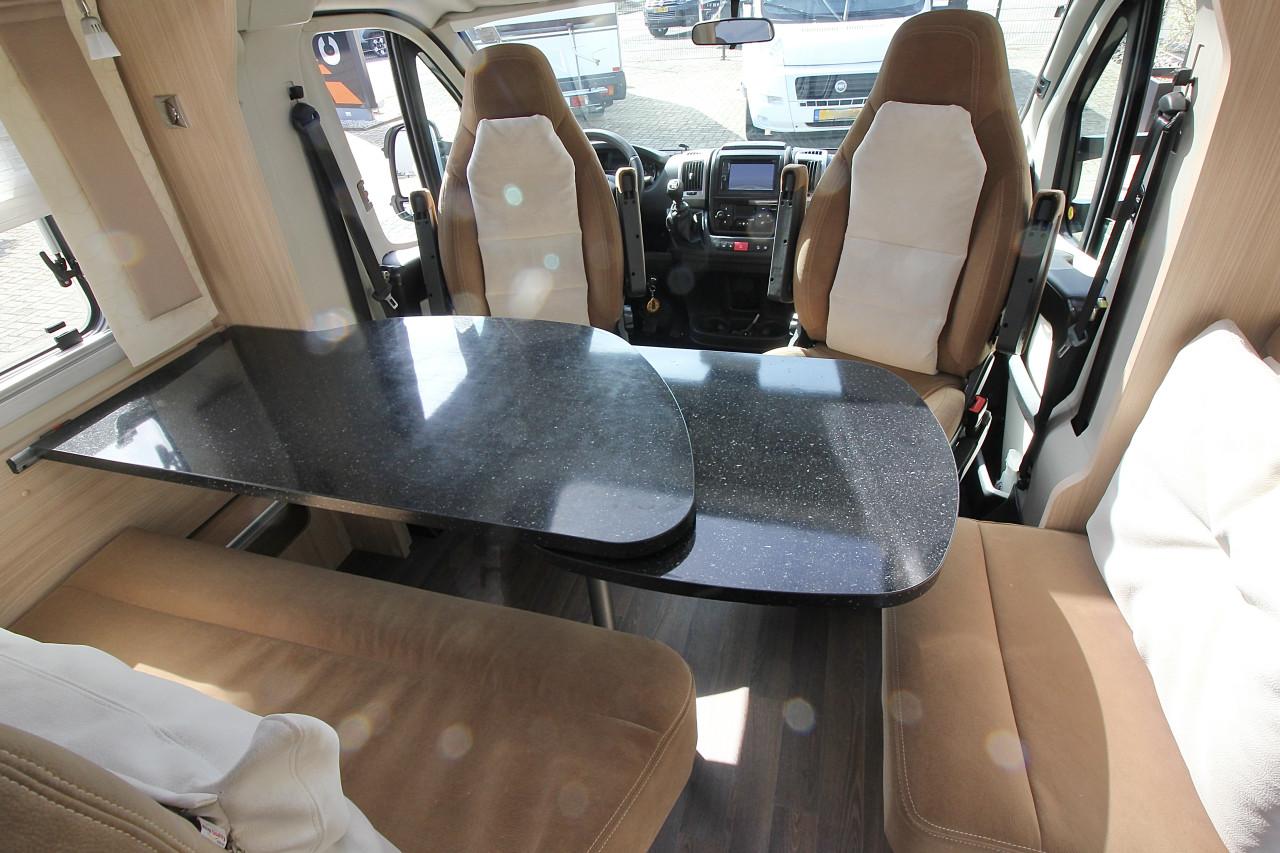 Bürstner Nexxo T690   (Lengtebedden,Veel Opties, Als nieuw!!!)