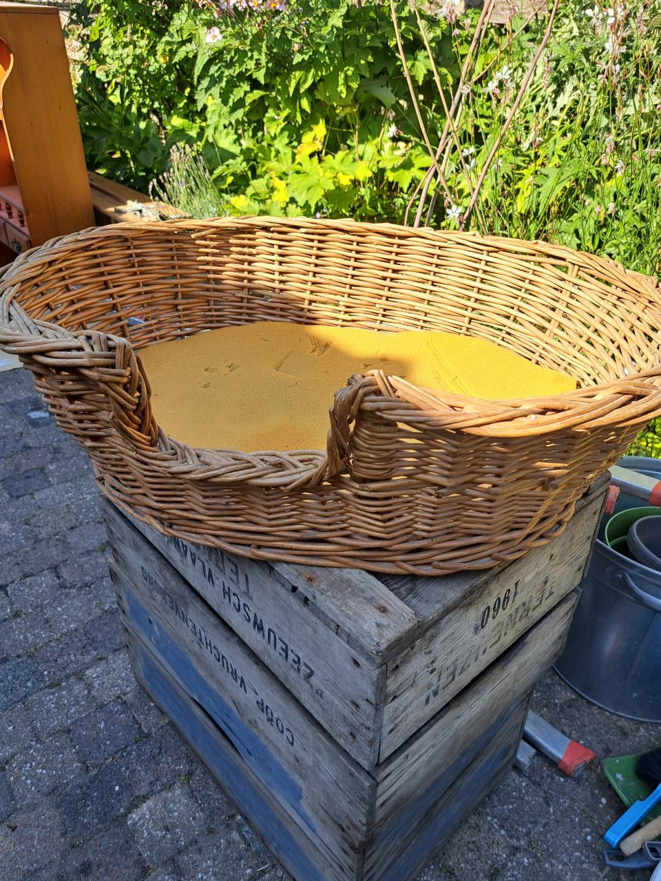 Rieten honden/ kattenmand