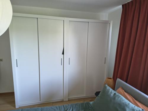 Serie van 3 kledingkasten