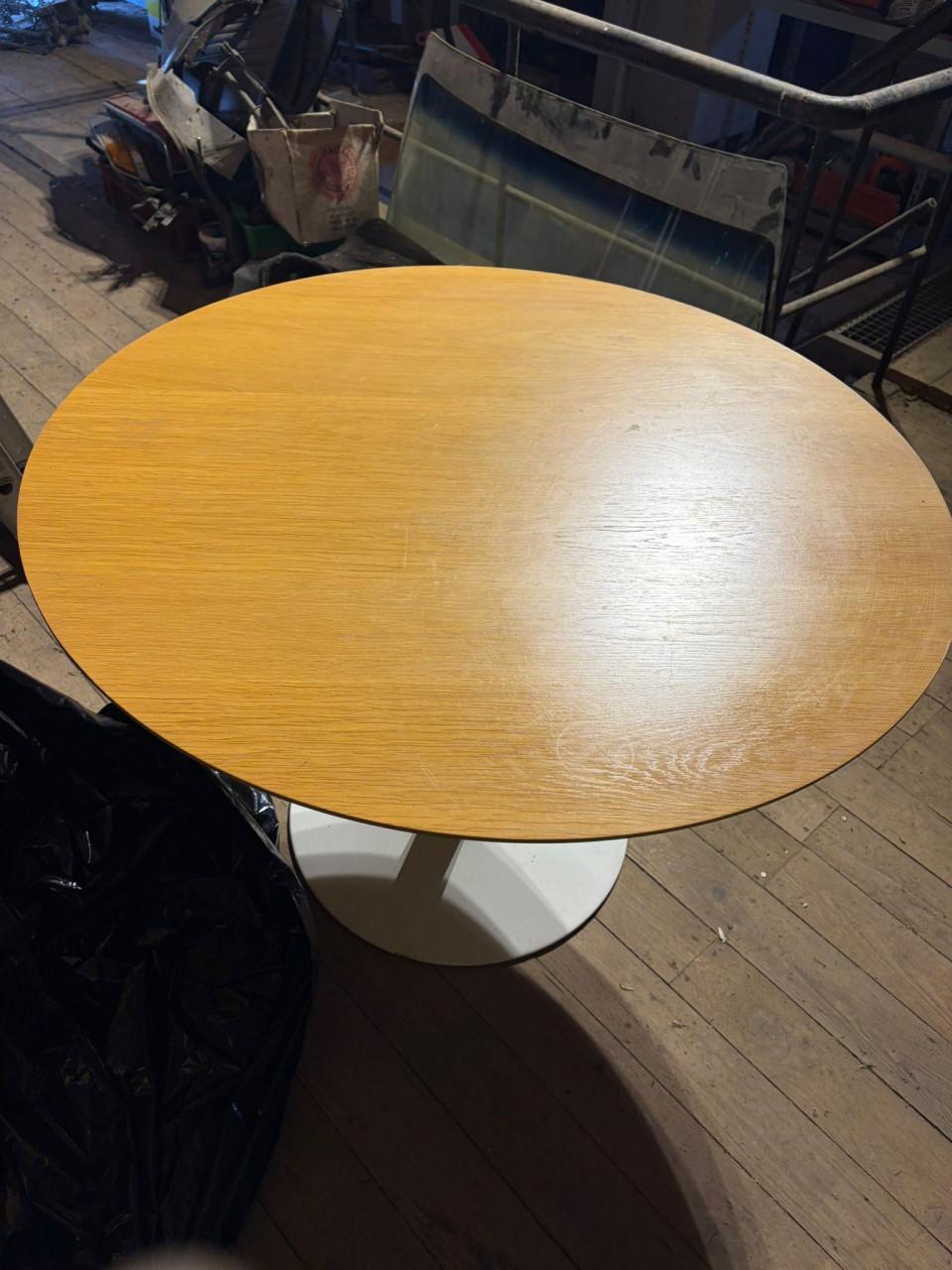 Mooie ronde eettafel