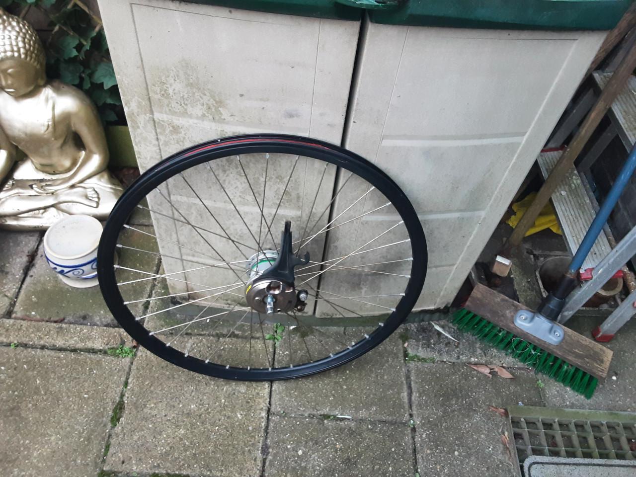 26 x 1,75 inch nexus voorwiel, naafdynamo, rollerbrake rem  (zwarte velg)