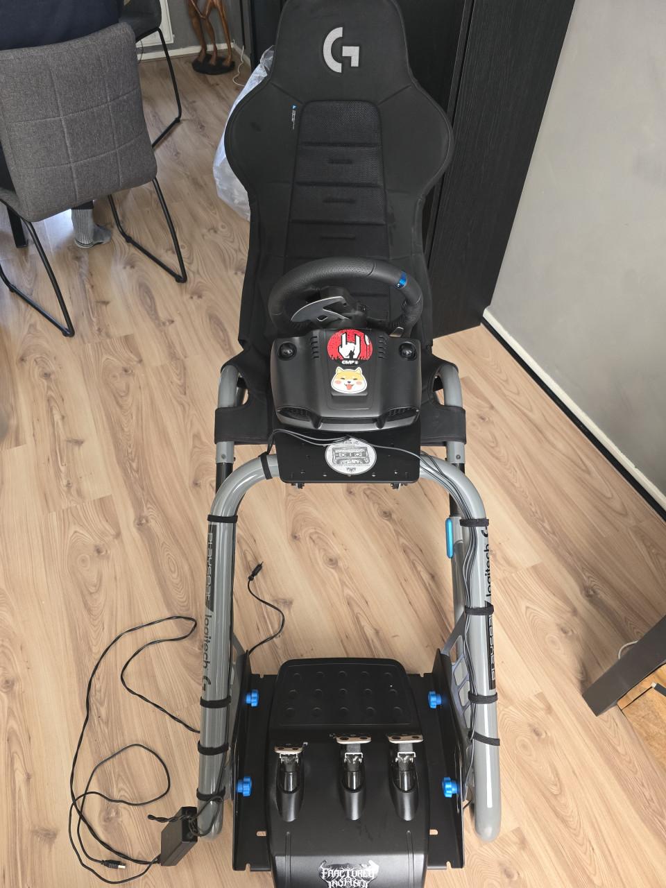 Playseat trophy + logitech g29 + shifter + mat
