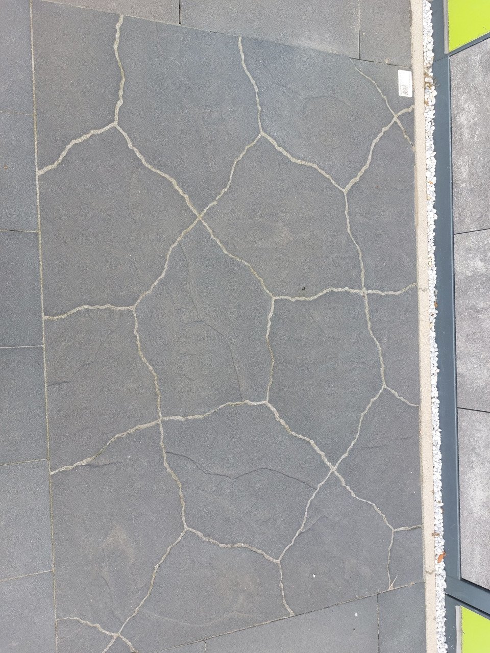 Terras/stapstenen rood gekleurd