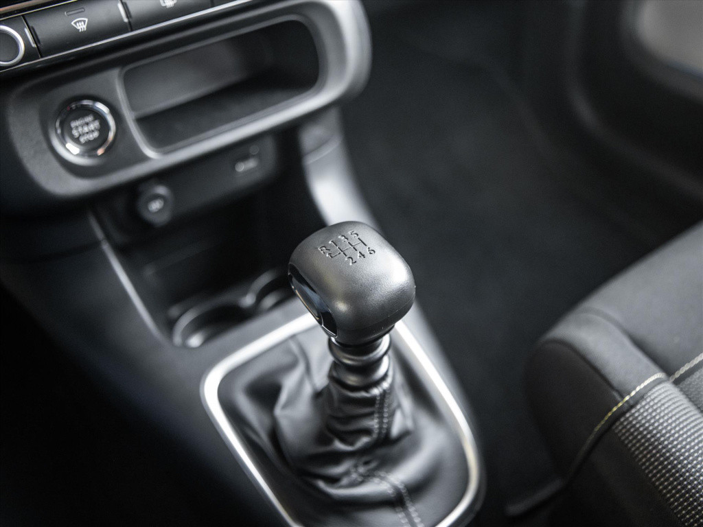 Citroen C3 1.2 puretech 110pk max | navigatie | camera | park. sensoren | c
