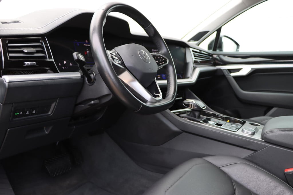 Volkswagen Touareg 3.0 tsi ehybrid 4motion elegance black style 380pk tiptr
