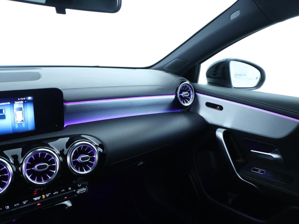 Mercedes-Benz A-Klasse 250 e premium plus | amg line | panoramadak | sfeerv