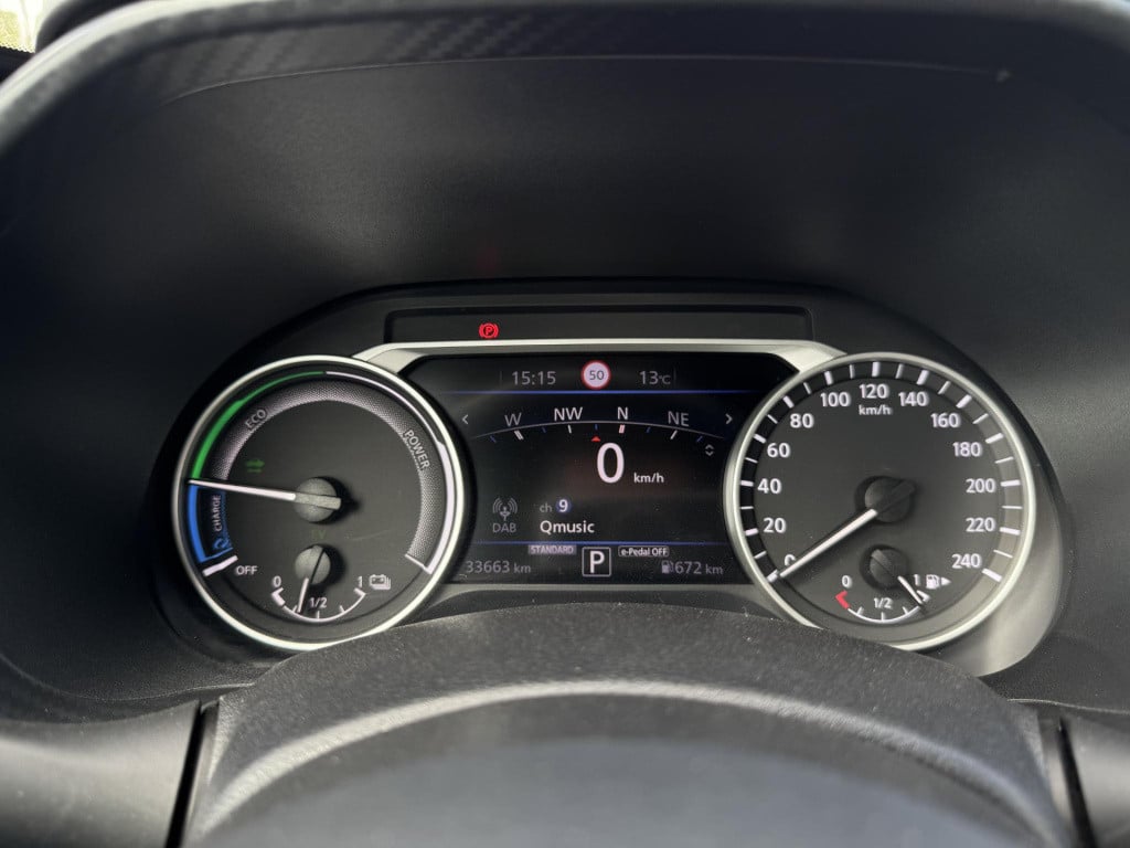 Nissan Juke 1.6 hybrid tekna full options!