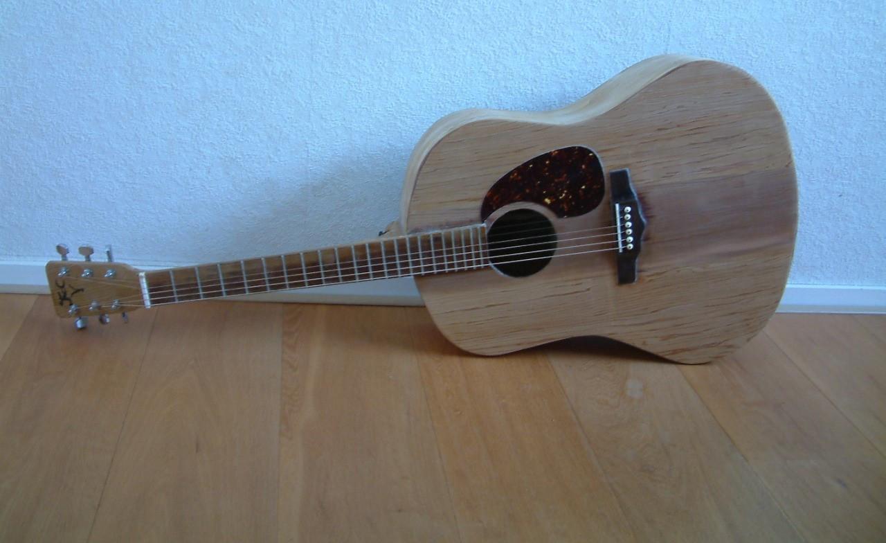 Western jumbo gitaar   100 euro