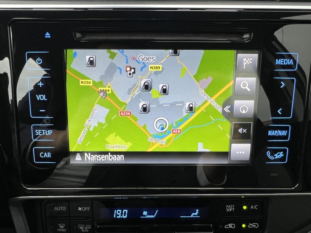 Toyota Auris 1.8 hybrid energy.