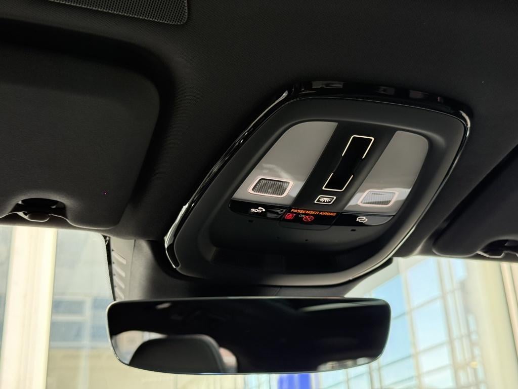 Volvo XC60 t6 398pk recharge dark black edition| panodak| luchtvering| trek