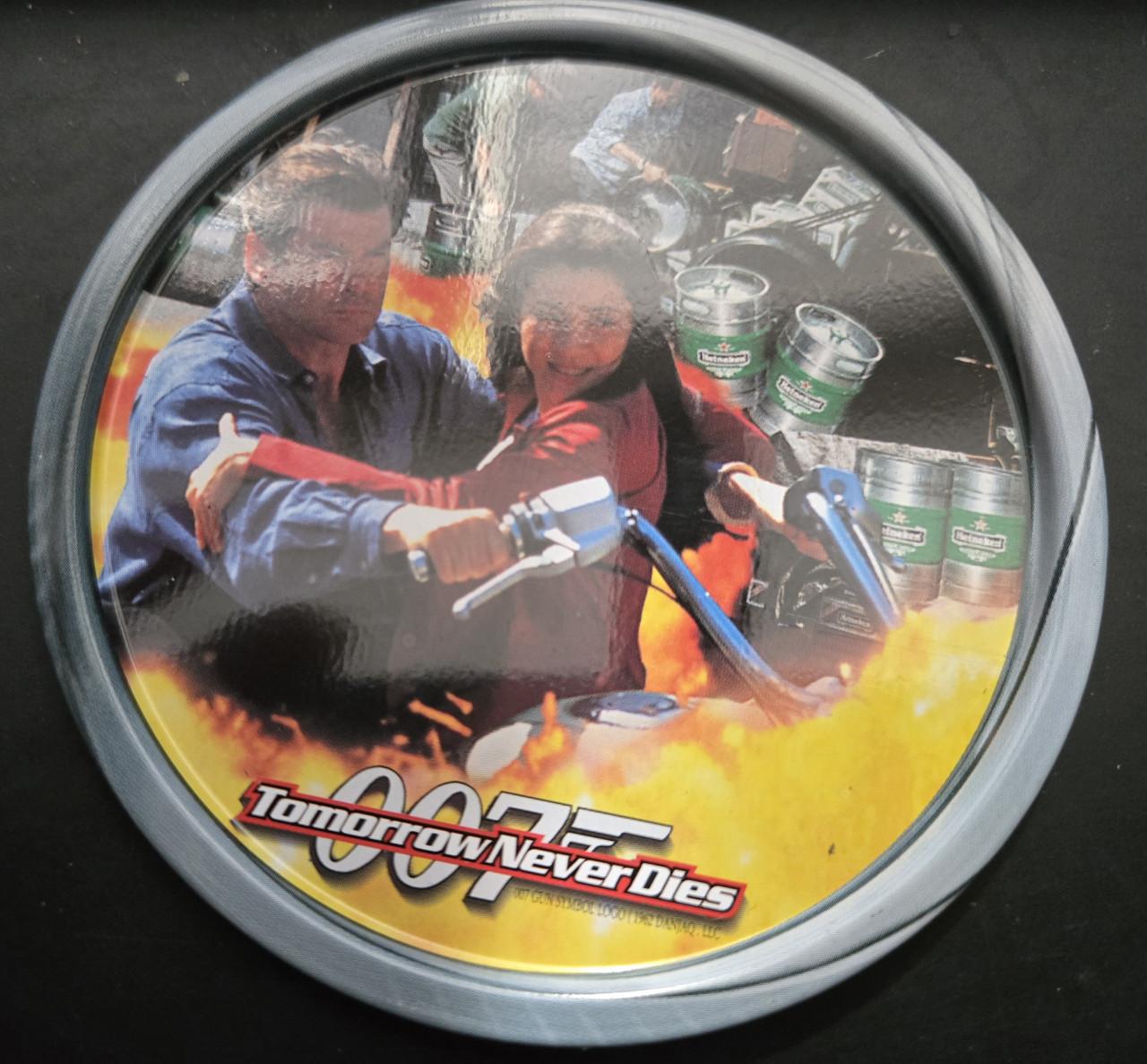 Blik met 9 bierviltjes van Heineken James Bond "Tomorrow Never Dies