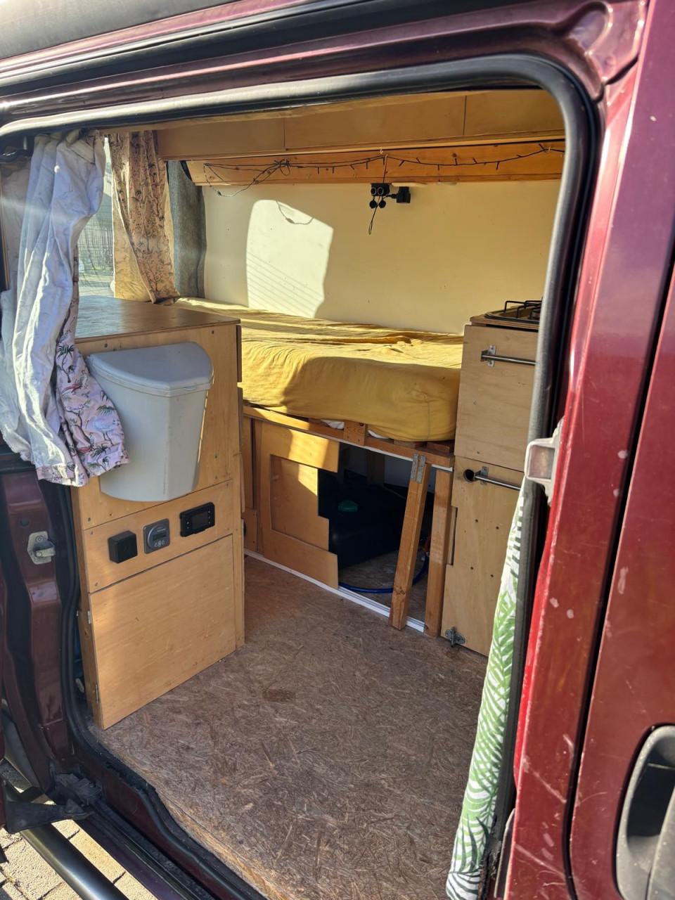 Knusse camper Renault Traffic te koop