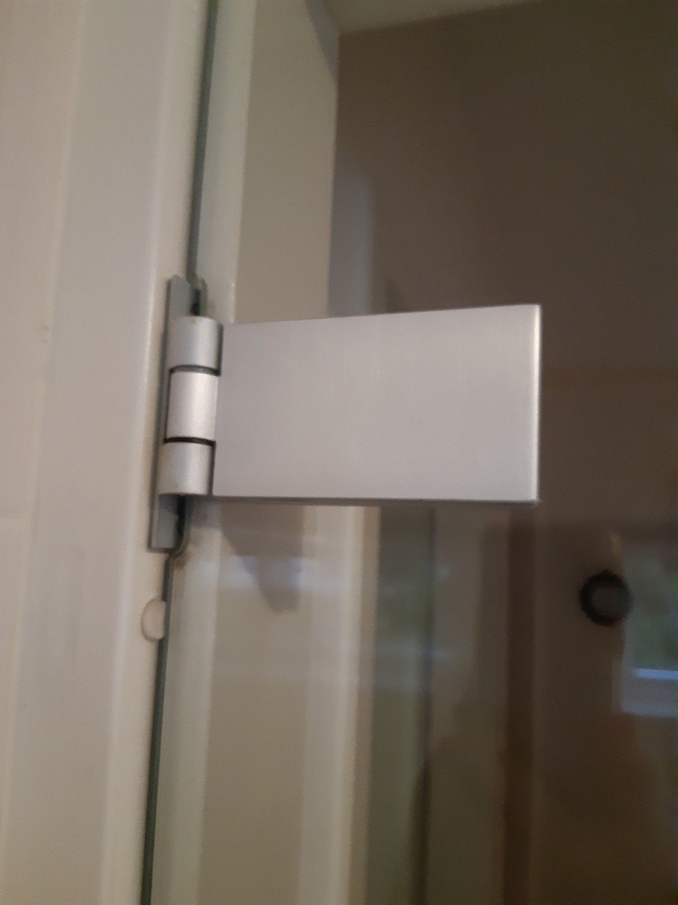 Twee hardglazen binnendeuren