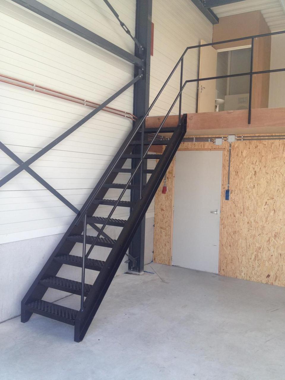 TE HUUR bedrijfsruimte / unit / loods / kantoor Arnestein Middelburg 795 eu