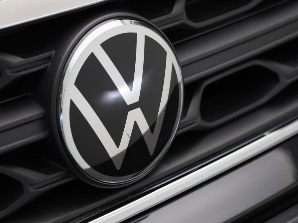 Volkswagen T-roc 1.0 tsi life | trekhaak | parkeer sensoren | virtual cockp