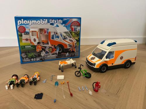 PLAYMOBIL 70049 City Life Ambulance