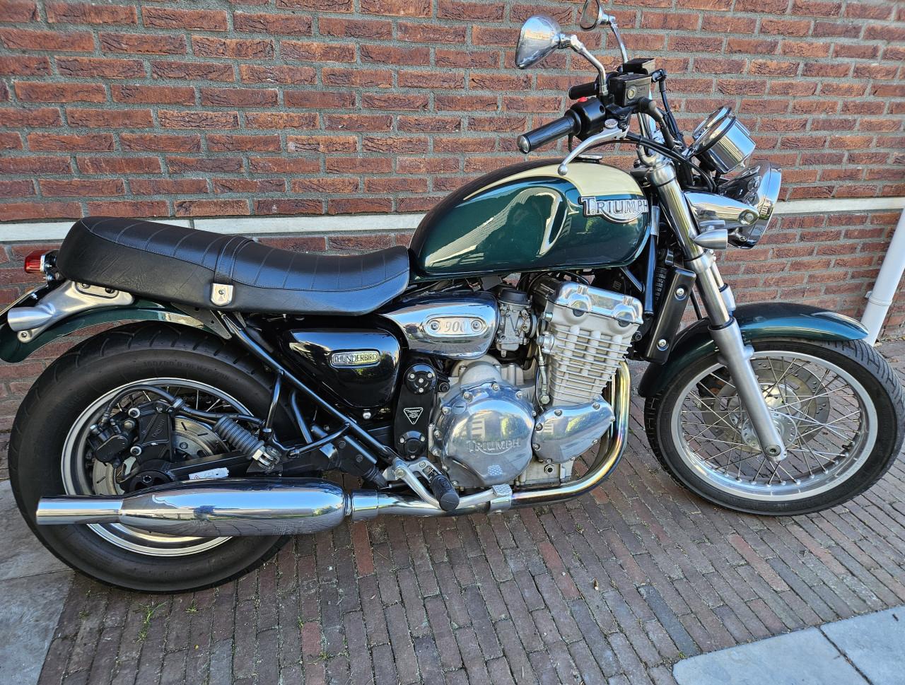 Triumph Thunderbird 900