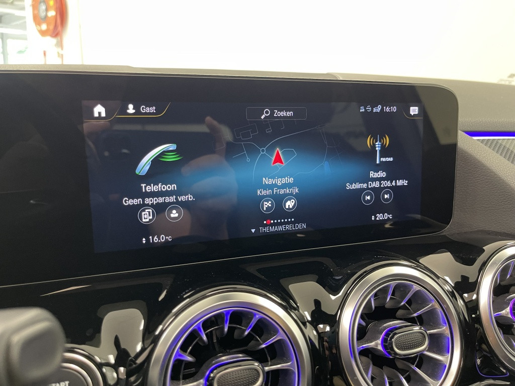 Mercedes-Benz Gla-klasse 250e amg line | trekhaak | panoramadak | 360 camer