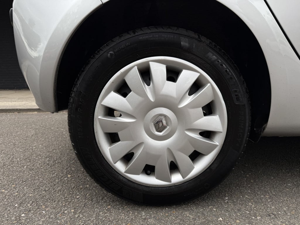 Renault Clio 1.4-16v authentique // airco // 1e eigenaar //