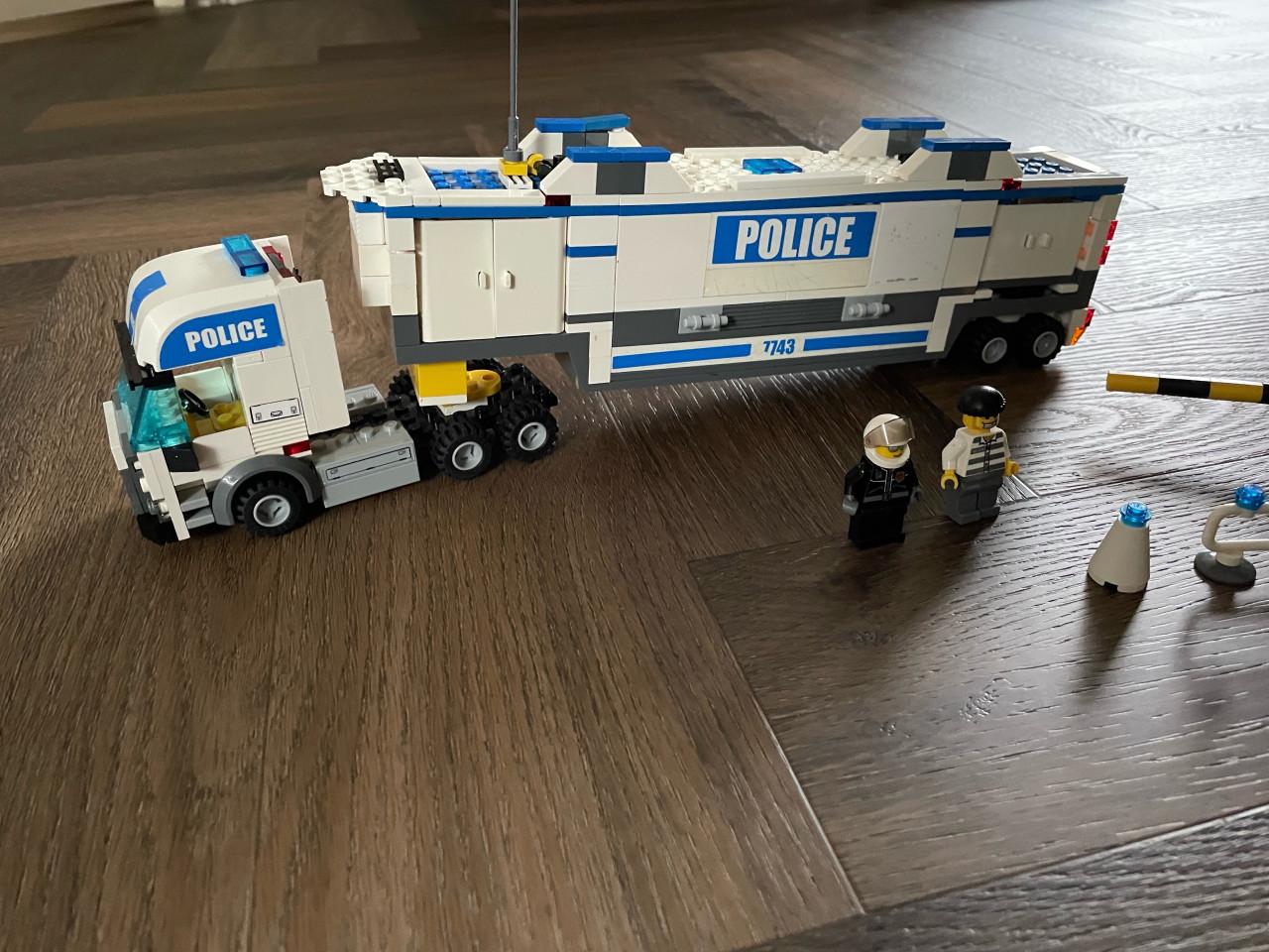 City lego: Politiecommandocentrum 7743