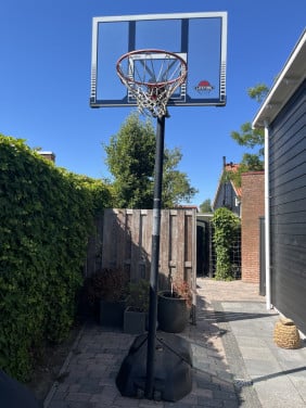 Mooie Lifetime Buffalo basket in hoogte verstelbaar