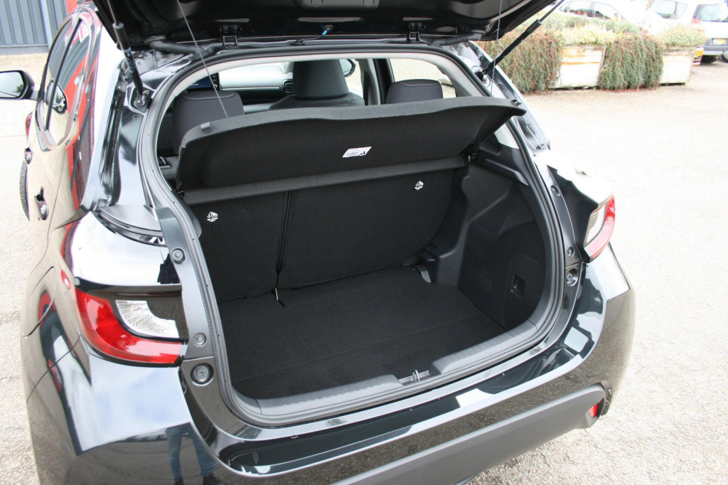 Mazda 2 Hybrid 1.5 centre-line