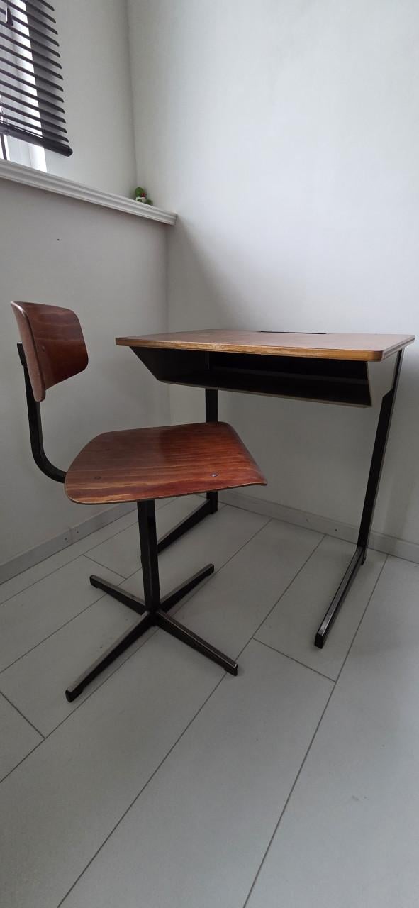 Vintage kinderbureau en stoel