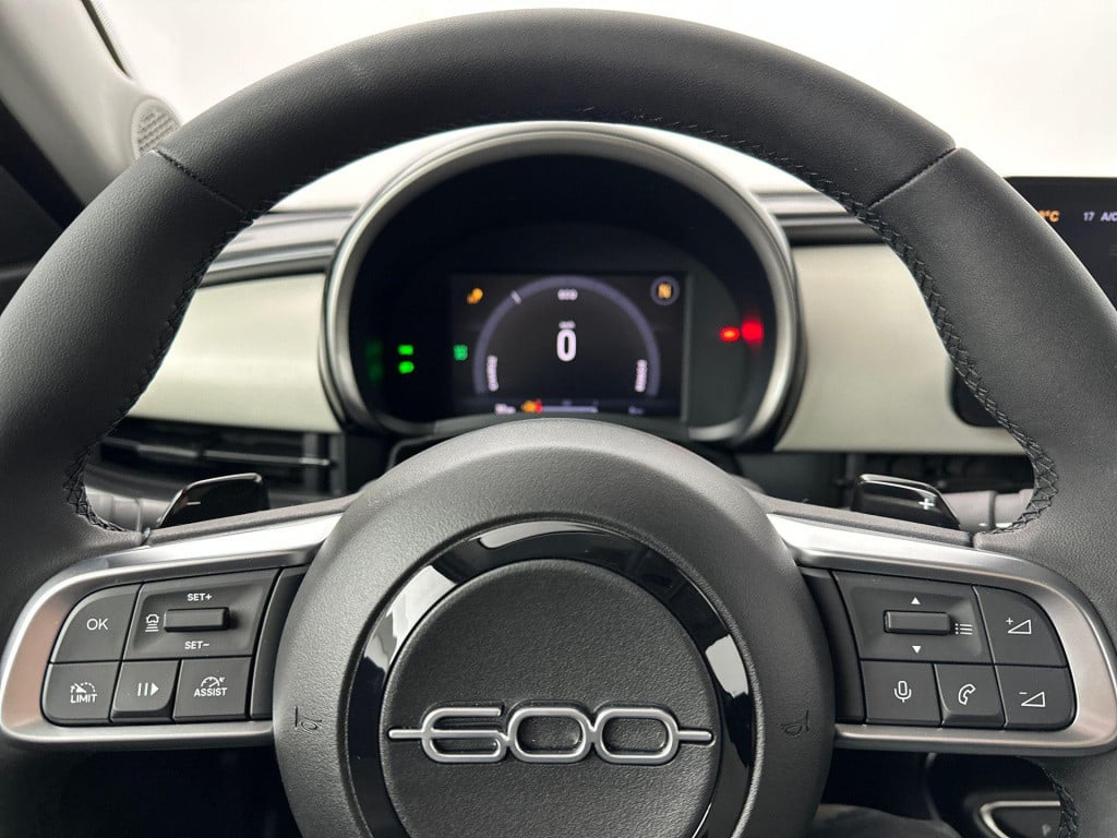 Fiat 600 1.2 hybrid la prima || van mossel vip voordeel || tot 8 jaar garan