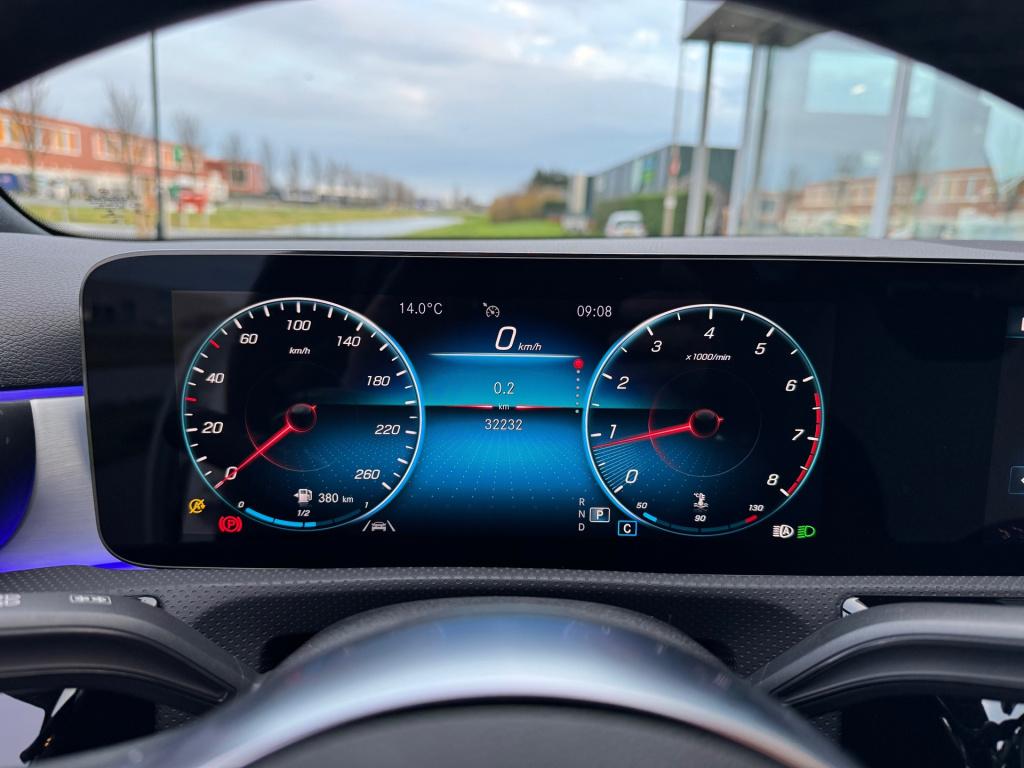 Mercedes-Benz A-Klasse 200 amg line night- pakket automaat , sfeer verlicht