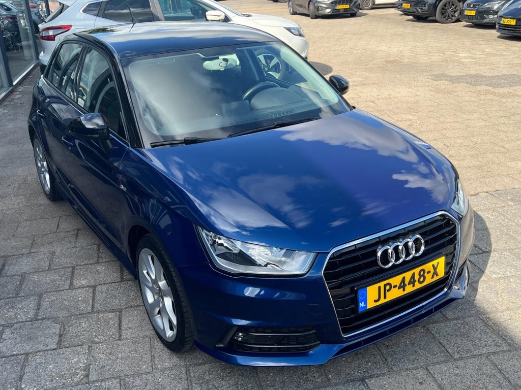 Audi A1 Sportback 1.0 tfsi adrenalin, s-line, navi enz...