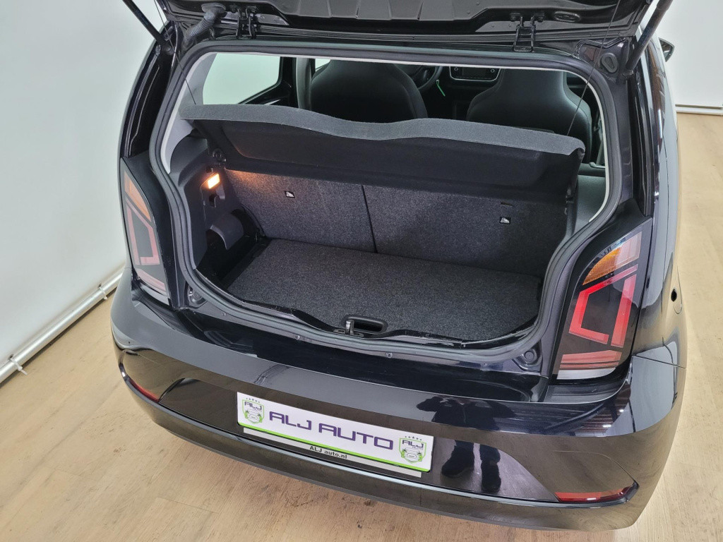Volkswagen UP! 1.0 bmt | sportvelgen | zwart | airco | bluetooth audio | 5 