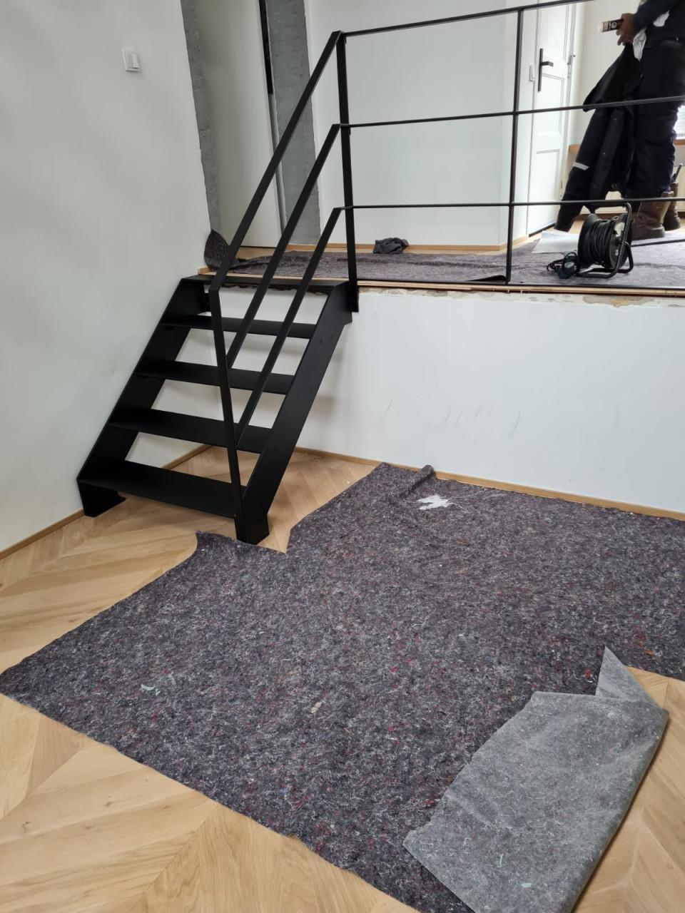 Stalen rechte trappen op maat – Stijlvol, stevig & veelzijdig!