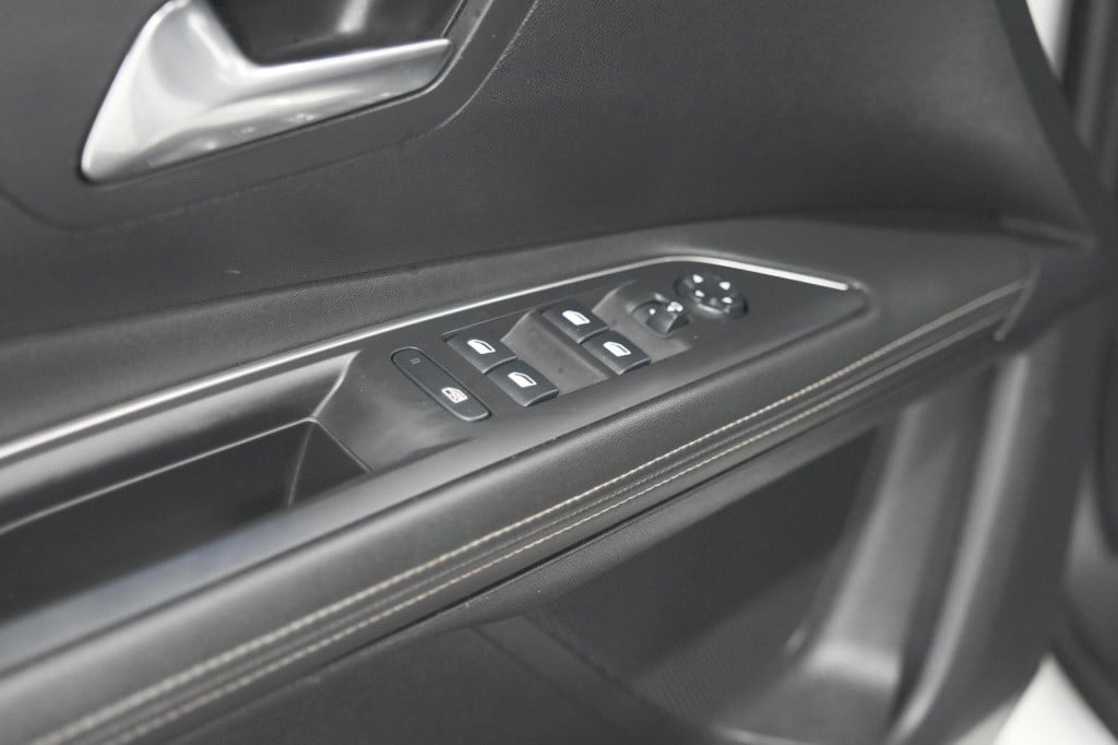 Peugeot 3008 puretech 130 allure | camera | dodehoekdetectie | elektronisch