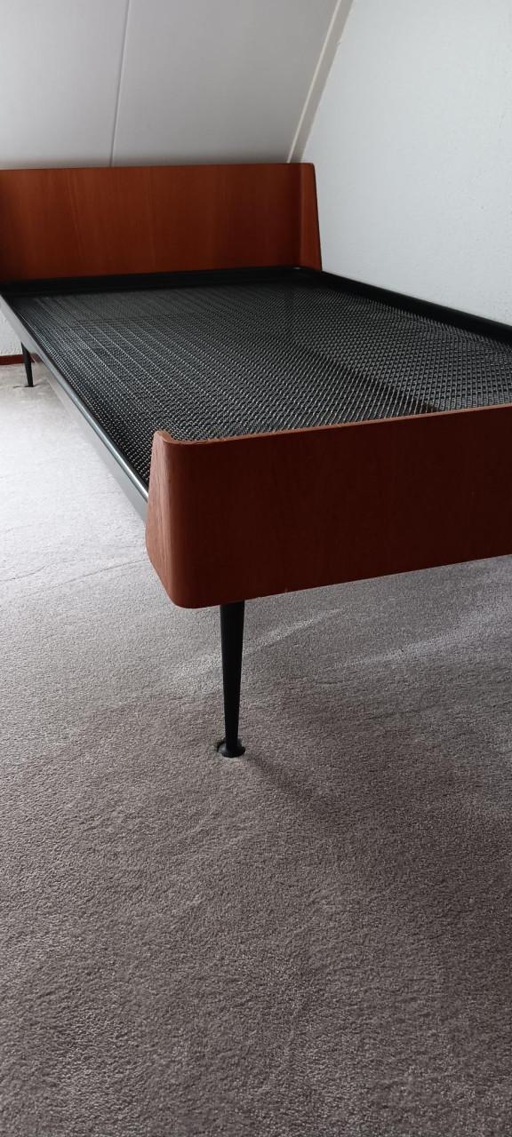 1-pers.LEDIKANT MET NIEUW MATRAS