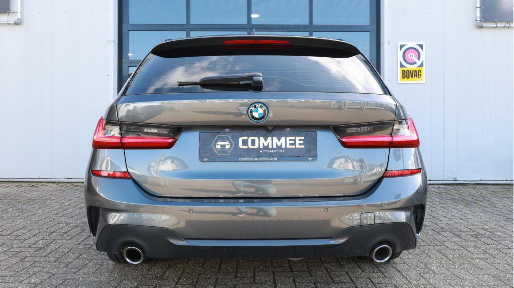 BMW 3-serie touring 330e m sport cam i trekhaak i acc i 292pk