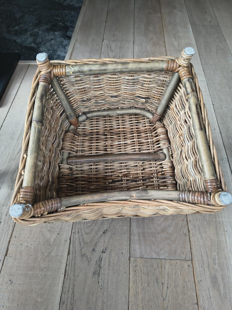 Rotan stoeltje voor de kleintjes