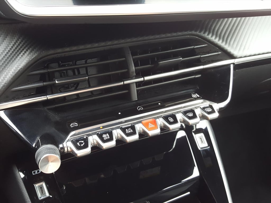 Peugeot 2008 1.2 puretech 100pk allure | navigatie | bluetooth | applecarpl