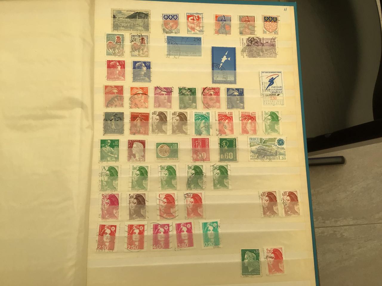 Postzegels uit diverse landen