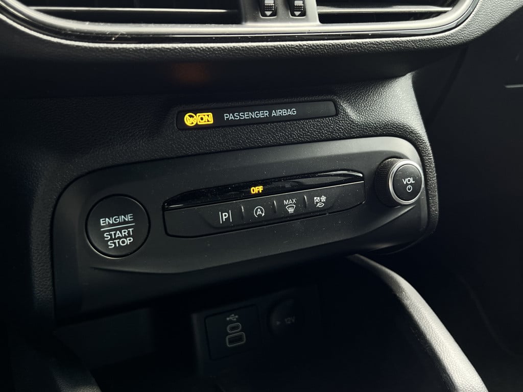 Ford Focus wagon 1.0 ecoboost hybrid st line | winter package | camera | cr