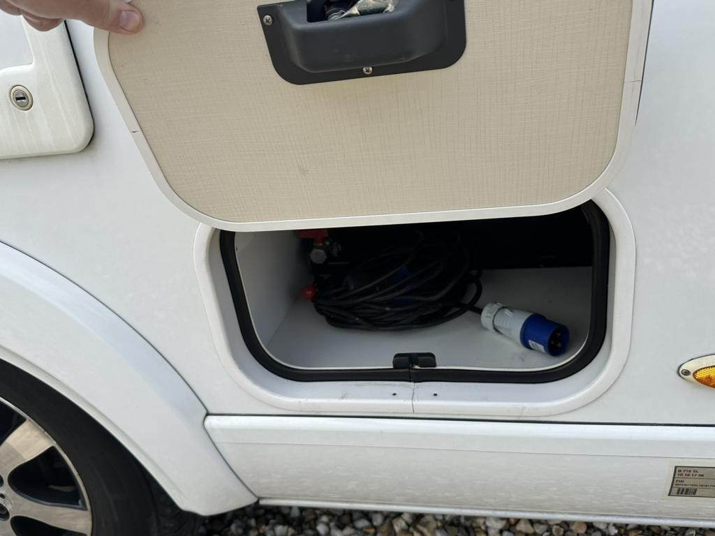 Hymer Onbekend b 778 sl c1 rijbewijs | jaar apk | jaar bovag | afleverbeurt