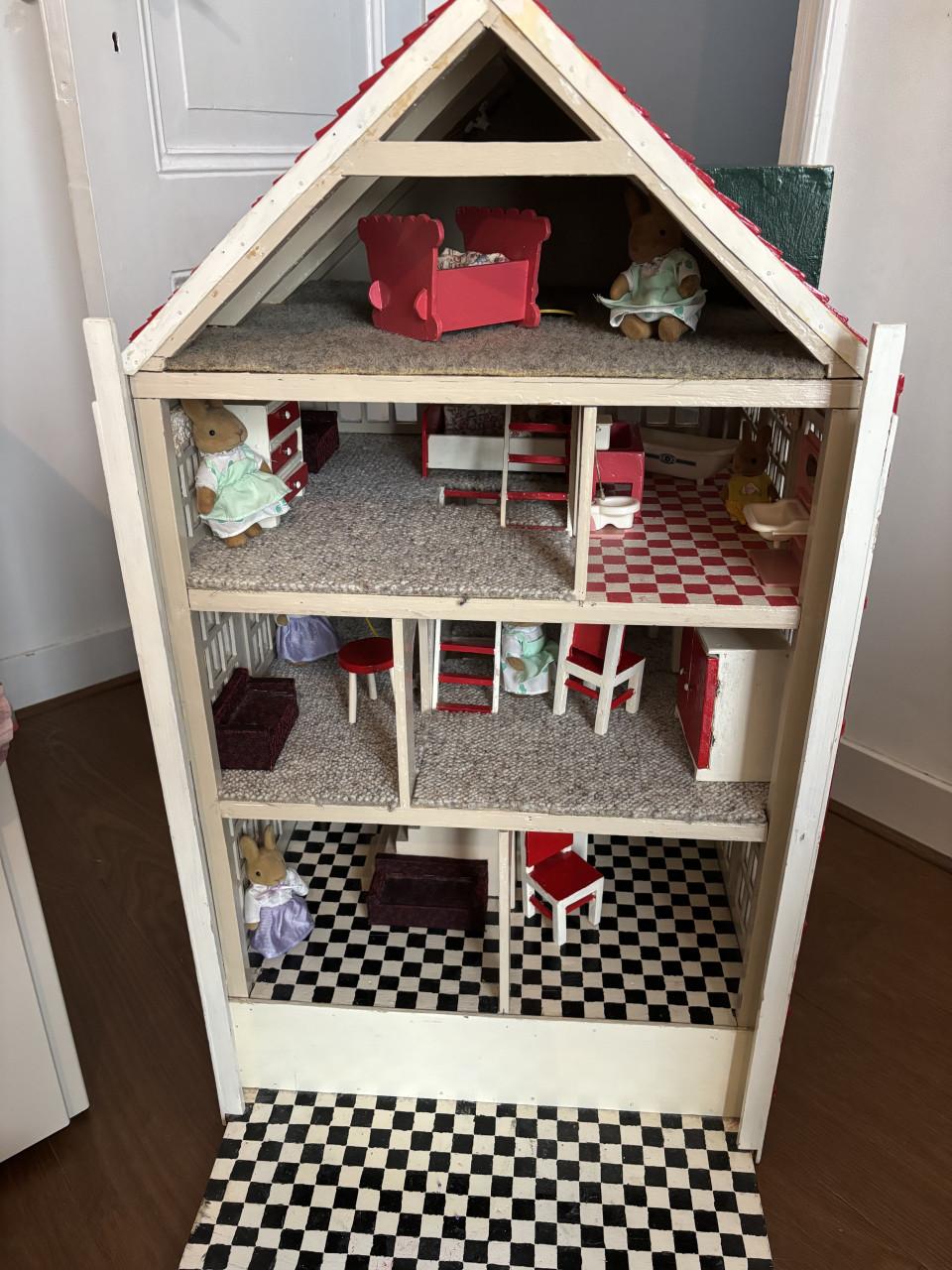 Handgemaakt poppenhuis