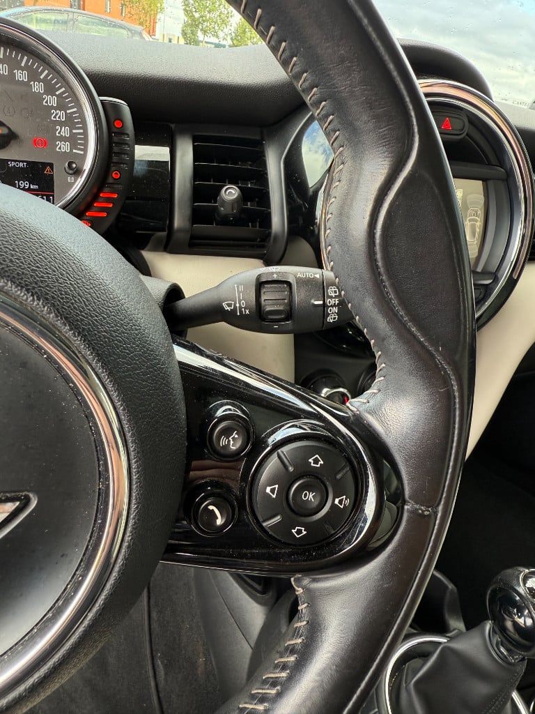 Mini Cooper 1.5 - chili - pano